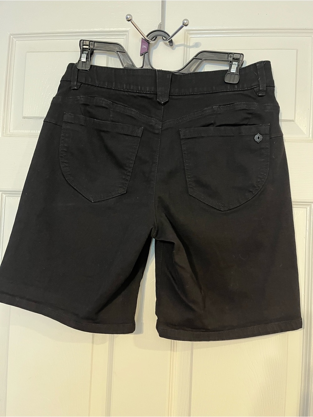 #42 Democracy Women’s Black “Ab”solution Mid Length Stretch Denim Shorts Size 8 - Picture 3 of 7